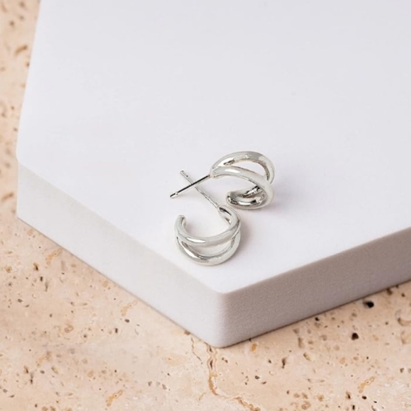 14K Gold Plated Sterling Silver Split Hoop Huggie Earrings White Gold - Picture 5 of 6